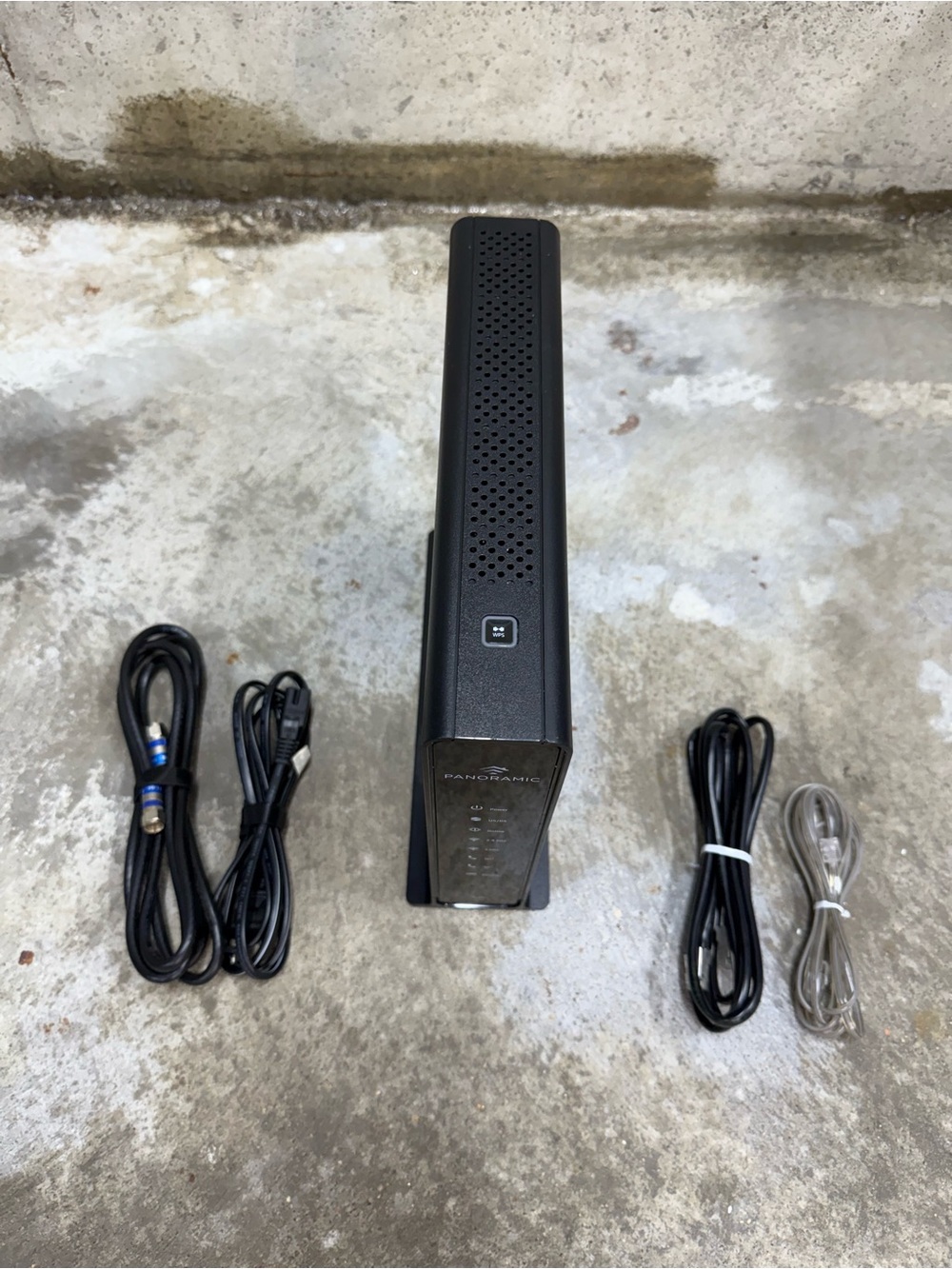 Arris Panoramic TG1682G Dual Band WiFi Router Cable Modem 2.4GHz 5GHz - Picture 3 of 9